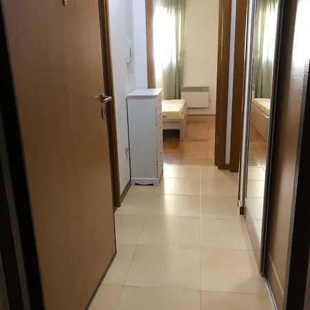 Stari Aerodrom Centre Lägenhet
