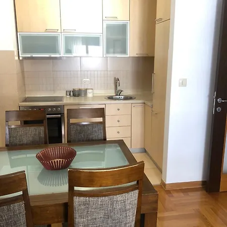 דירה Stari Aerodrom Centre *